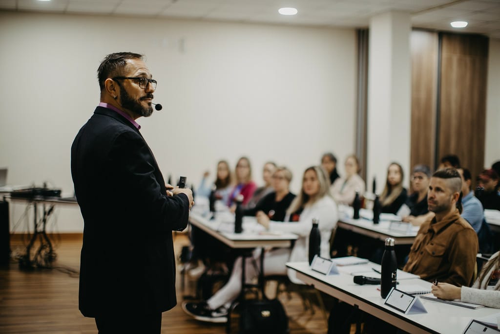 André Percia interagindo com participantes