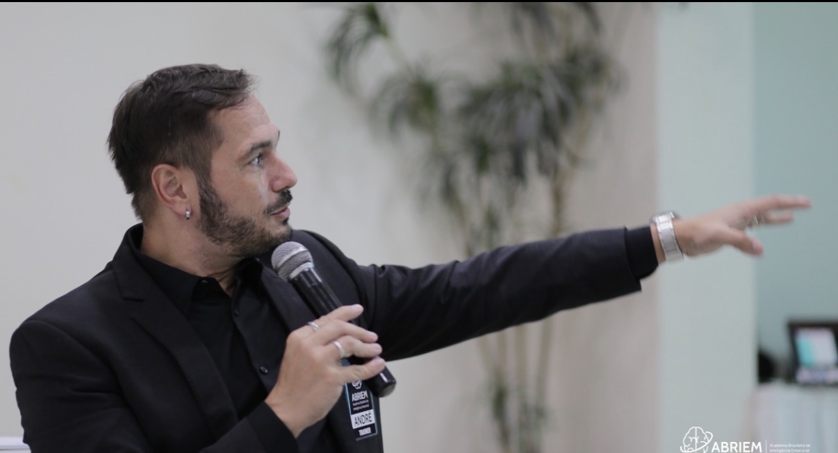 André Percia em atividade profissional